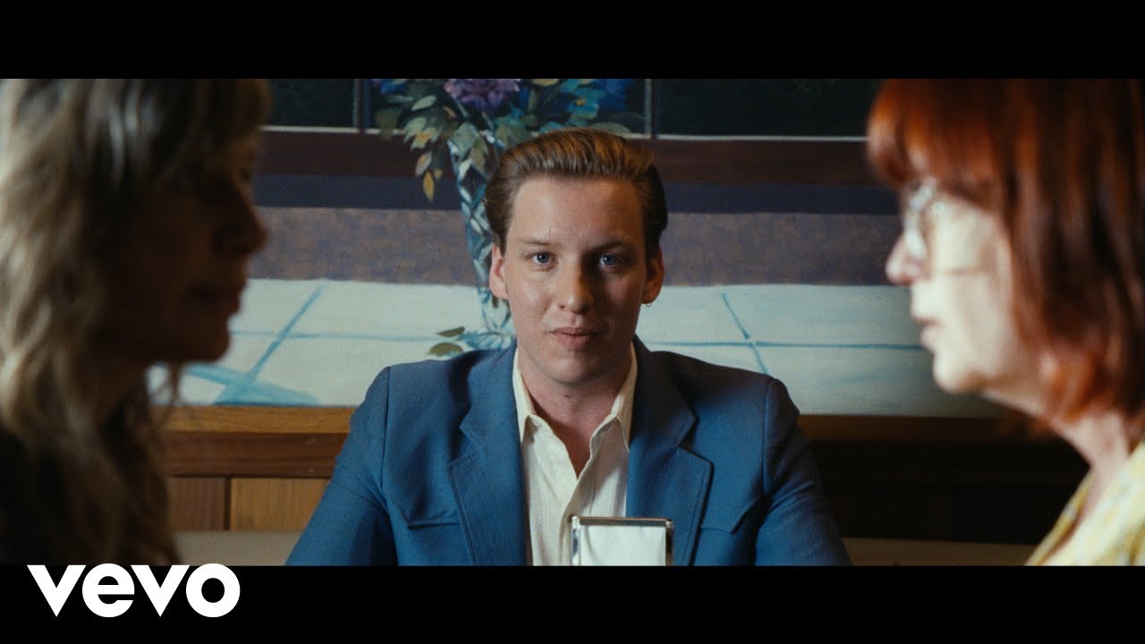 george-ezra-green-green-grass-official-video