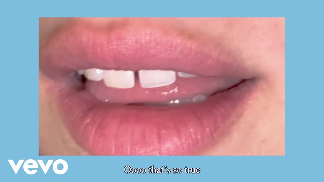 gracie-abrams-that-s-so-true-official-lyric-video