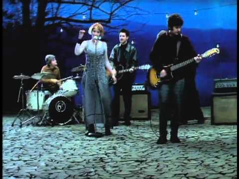 kiss-me-there-she-goes-version-official