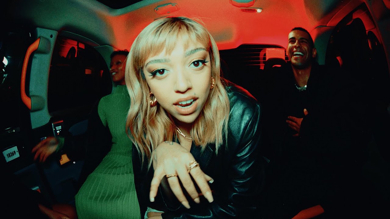 mahalia-in-the-club