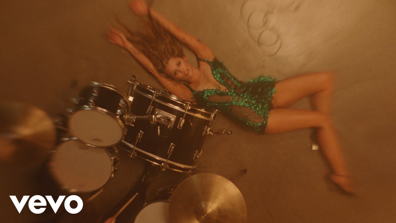miley-cyrus-end-of-the-world-official-video
