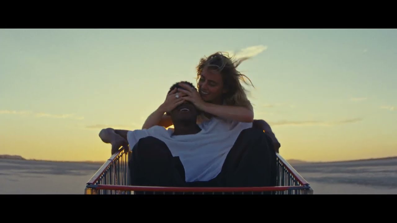 MORTEN & ARTBAT ft. Bonn – Hollow (Official Music Video)