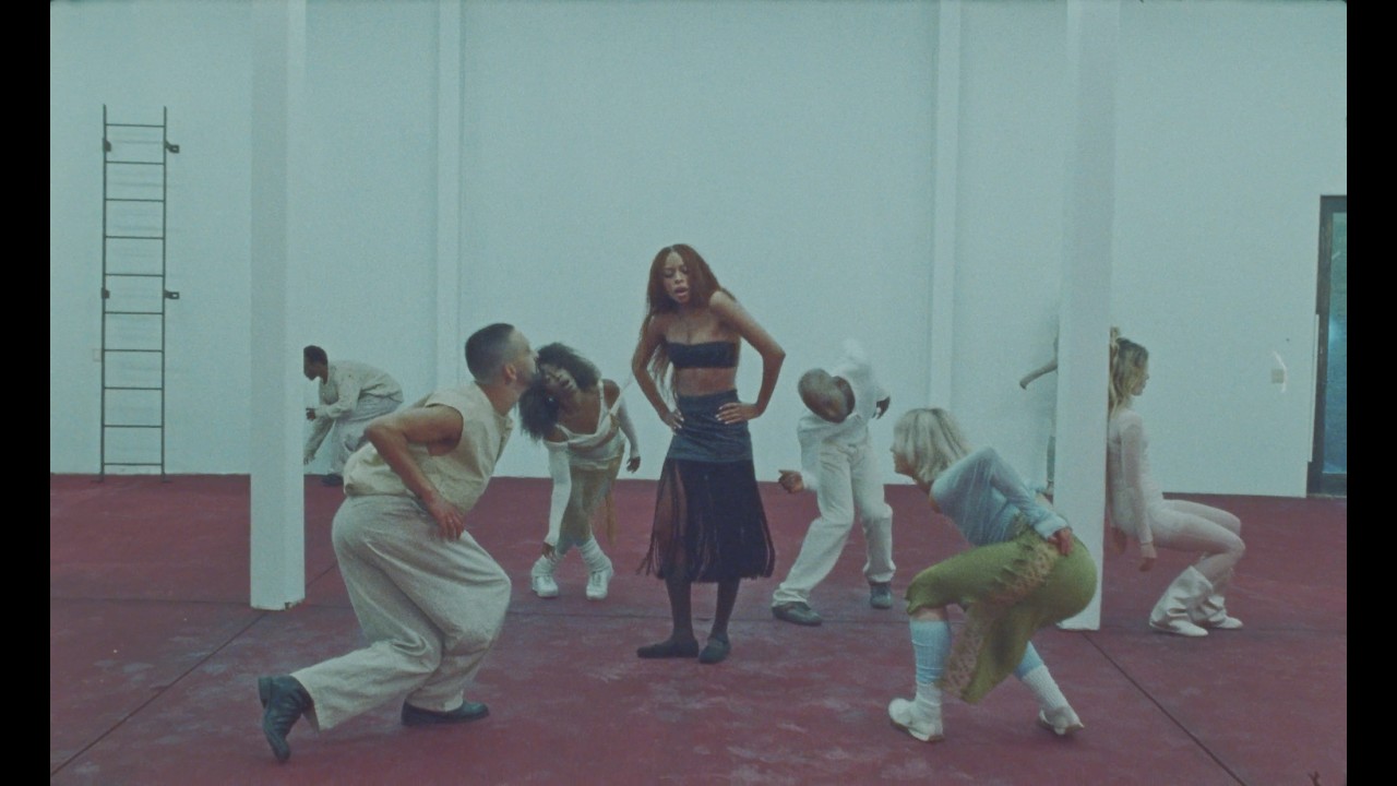 ravyn-lenae-handle-official-music-video