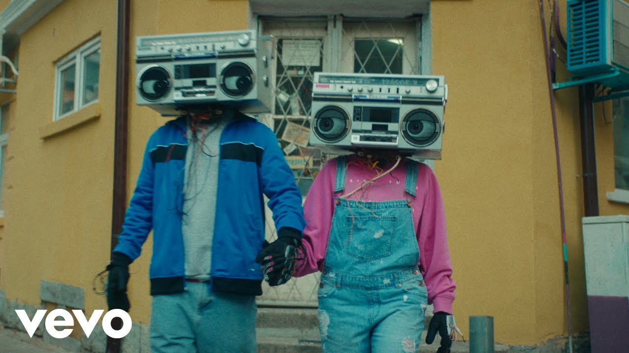 sigala-mnek-radio-official-video-sigala-version