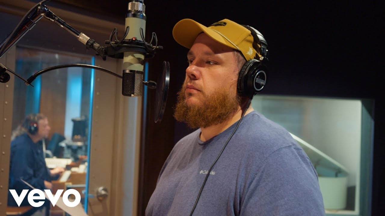 Luke Combs – Miss You Here
