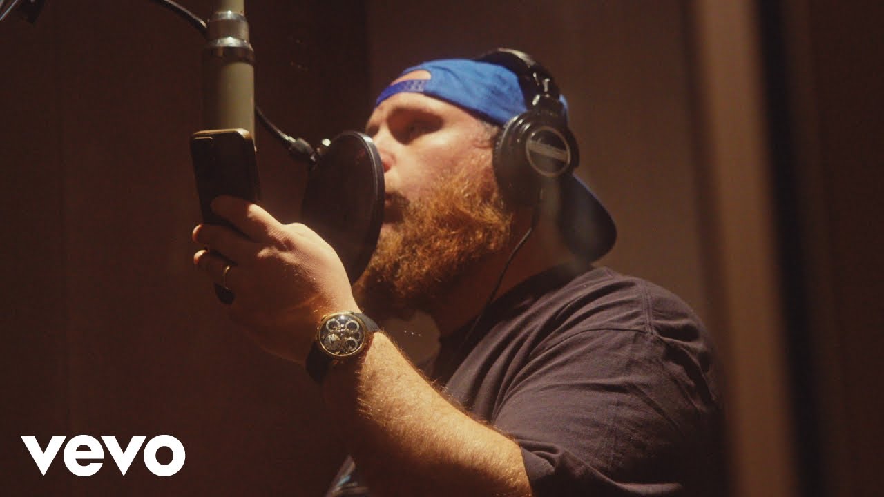 Luke Combs – I Ain’t No Cowboy